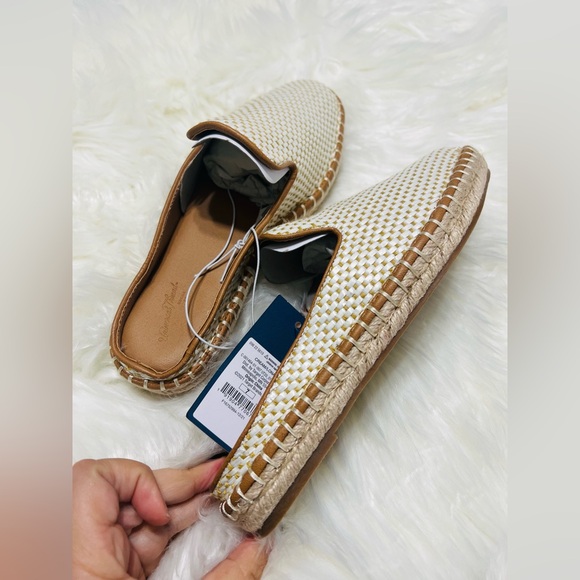 Universal Thread Lona Flats Cream Size 7 NWT - Picture 4 of 5